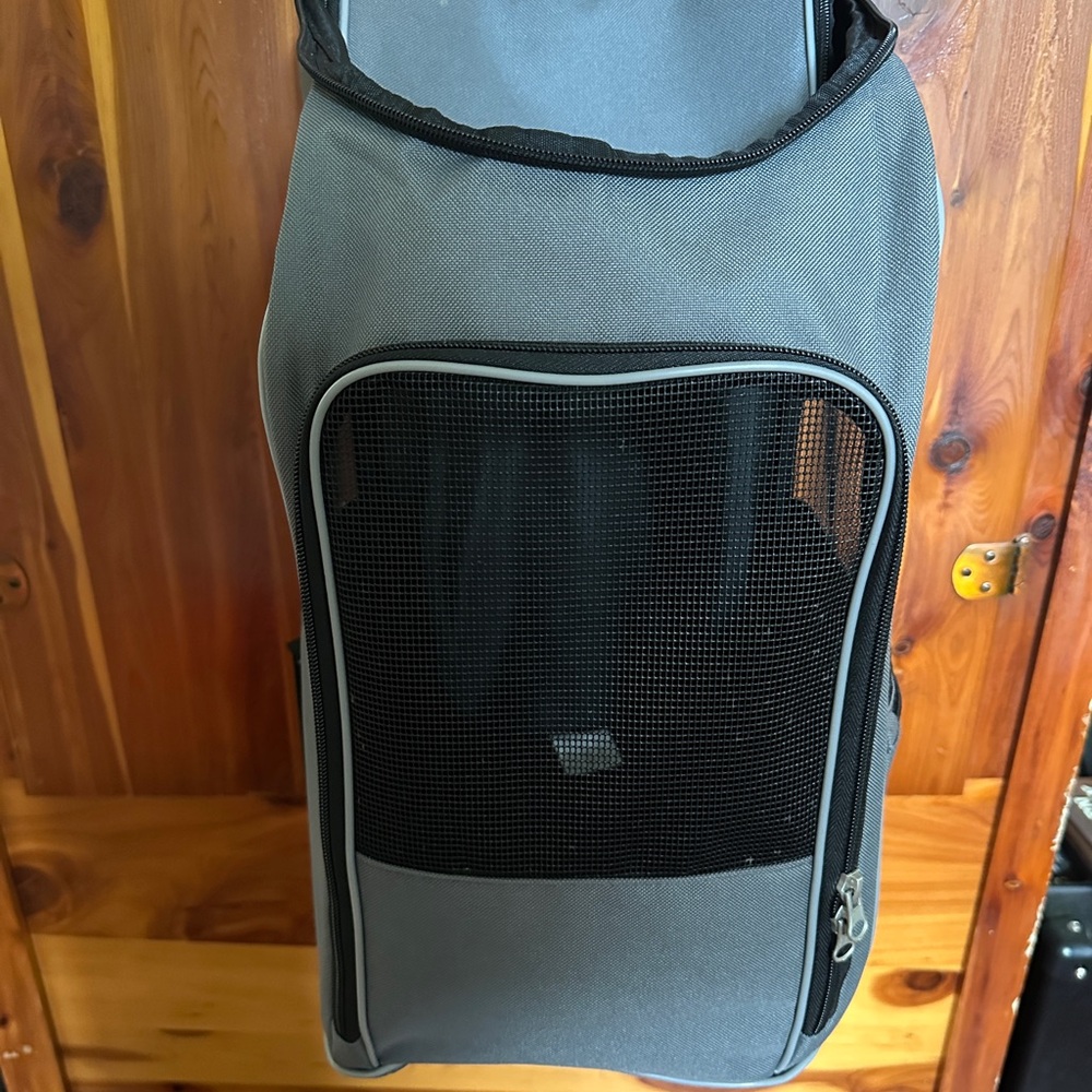 Back pack pet carrier